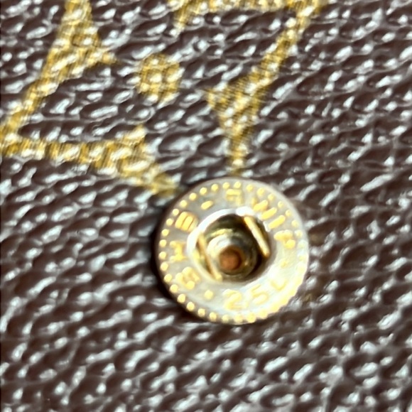 LOUIS VUITTON Porte Monnaie Viekart Credit Monogram Double-hook Wallet Auth. LV - Picture 7 of 17